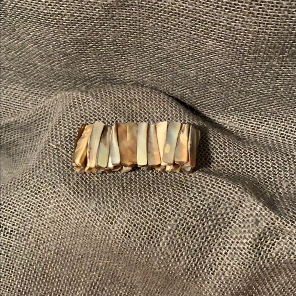 Shell Stretch Bracelet - Picture 2 of 3